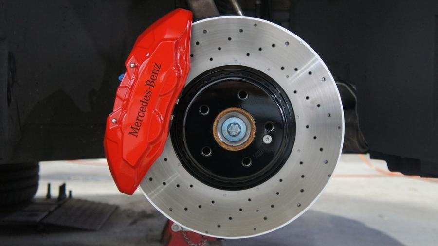 キャリパー塗装施工事例：ベンツCLS450　キャリパー塗装COLOR:#001 Italian losso solid　ローター塗装COLOR:#005 Deep coal black IMG9_2184_z4XEUP_sub1.jpg