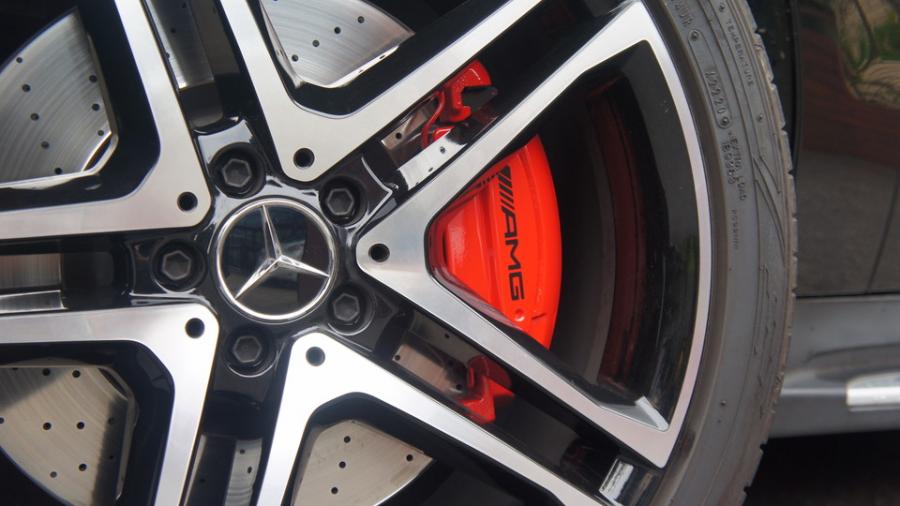 キャリパー塗装施工事例：ベンツGLE43AMG　キャリパー塗装COLOR:#001 Italian losso solid IMG9_2196_h3c4Li_sub4.jpg