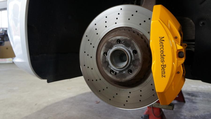 ベンツS550　キャリパー塗装COLOR:#021 california sunshinne yellow