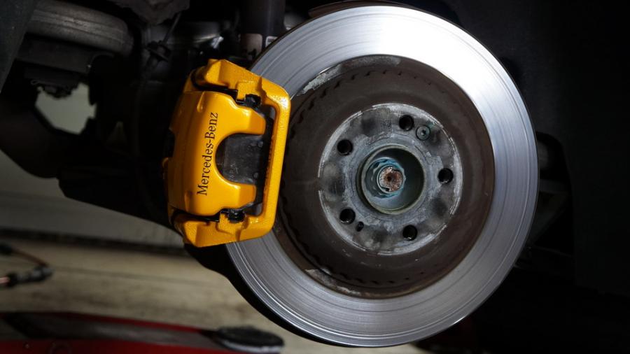 キャリパー塗装施工事例：ベンツS550　キャリパー塗装COLOR:#021 california sunshinne yellow IMG9_2214_UM9qwz_sub2.jpg