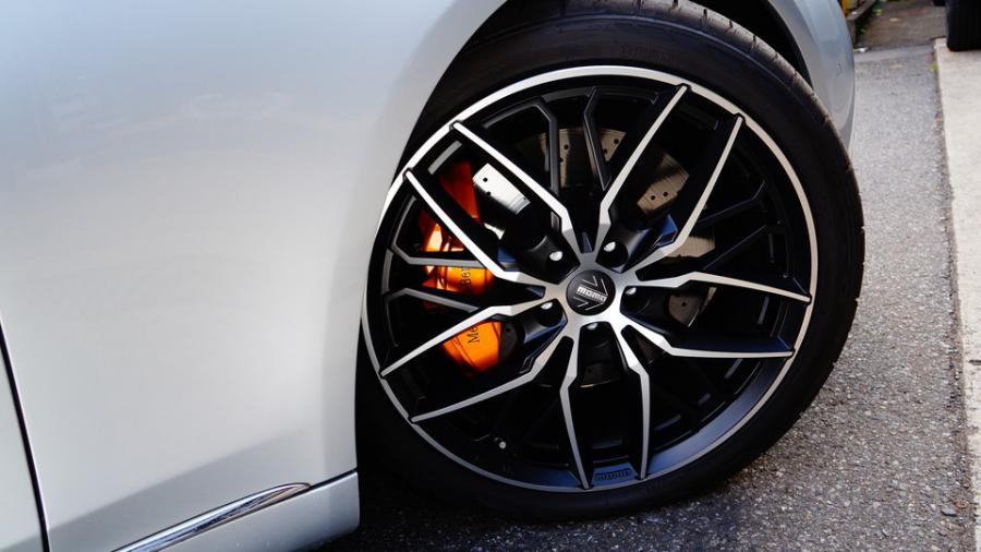 キャリパー塗装施工事例：ベンツS550　キャリパー塗装COLOR:#021 california sunshinne yellow IMG9_2214_UM9qwz_sub5.jpg