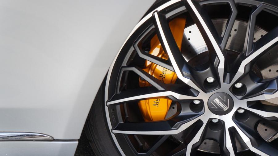 キャリパー塗装施工事例：ベンツS550　キャリパー塗装COLOR:#021 california sunshinne yellow IMG9_2214_UM9qwz_sub6.jpg