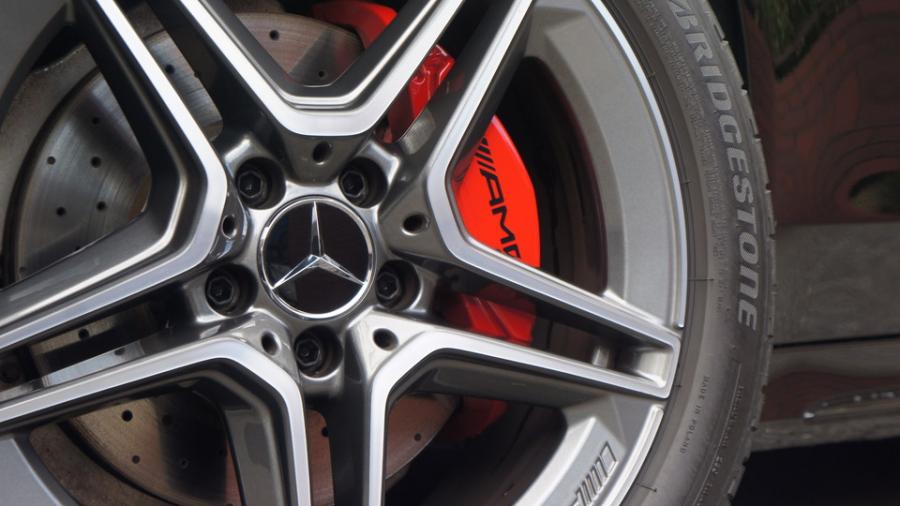 キャリパー塗装施工事例：ベンツCクラス　キャリパー塗装COLOR:#001 Italian losso solid　D-DASH低ダストパット装着 IMG9_2216_SH47QH_sub2.jpg