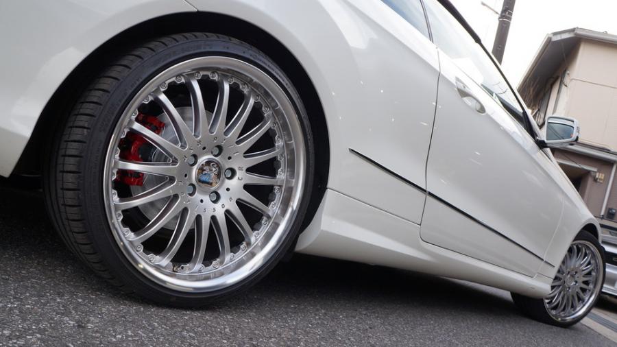 キャリパー塗装施工事例：ベンツEクラスカブリオレ　キャリパー塗装COLOR:#001 Italian losso solid IMG9_2233_i2o9SA_sub4.jpg