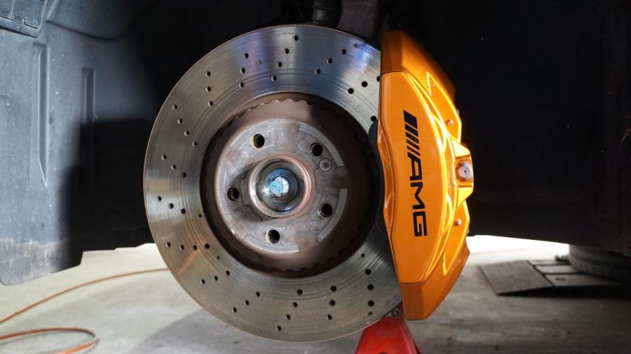 キャリパー塗装施工事例：ベンツE43AMG キャリパー塗装COLOR:#030 Royal art pearl orange gold IMG9_2257_QAoAUA_sub1.jpg