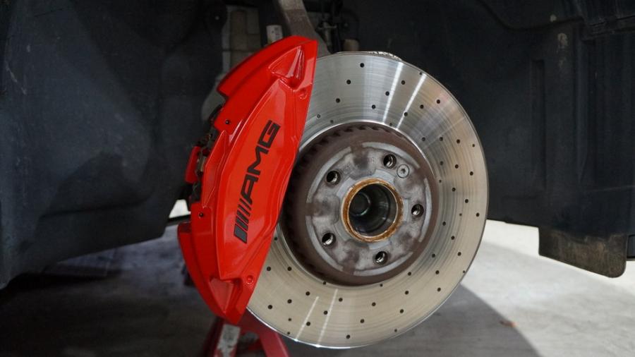 キャリパー塗装施工事例：ベンツE220d　キャリパー塗装COLOR:#001 Italian losso solid IMG9_2260_BEfT7y_sub1.jpg