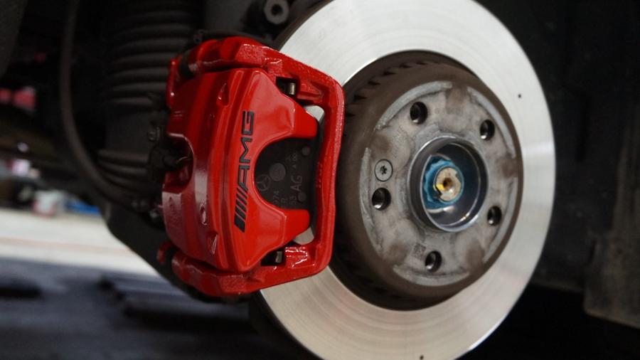 キャリパー塗装施工事例：ベンツE220d　キャリパー塗装COLOR:#001 Italian losso solid IMG9_2260_BEfT7y_sub2.jpg