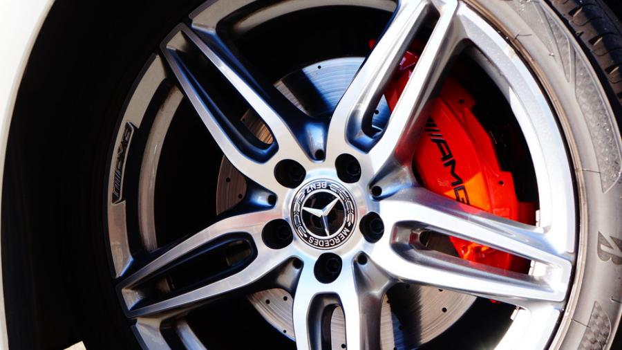 キャリパー塗装施工事例：ベンツE220d　キャリパー塗装COLOR:#001 Italian losso solid IMG9_2260_BEfT7y_sub4.jpg