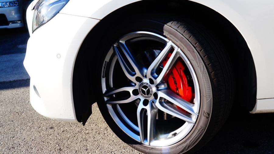 キャリパー塗装施工事例：ベンツE220d　キャリパー塗装COLOR:#001 Italian losso solid IMG9_2260_BEfT7y_sub5.jpg