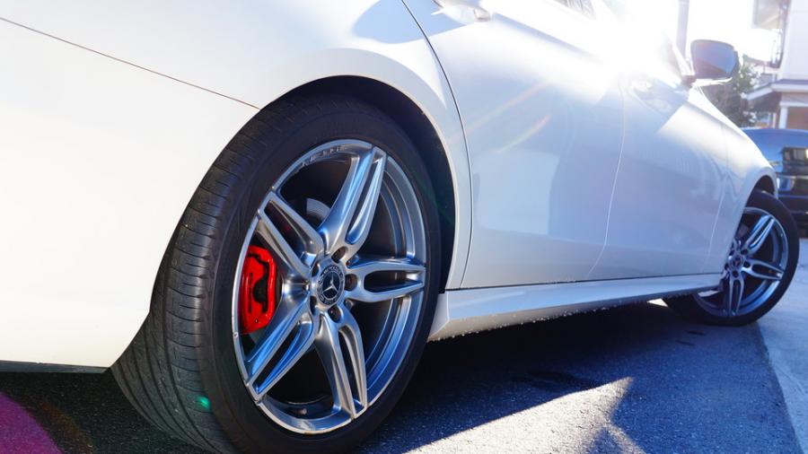 キャリパー塗装施工事例：ベンツE220d　キャリパー塗装COLOR:#001 Italian losso solid IMG9_2260_BEfT7y_sub6.jpg