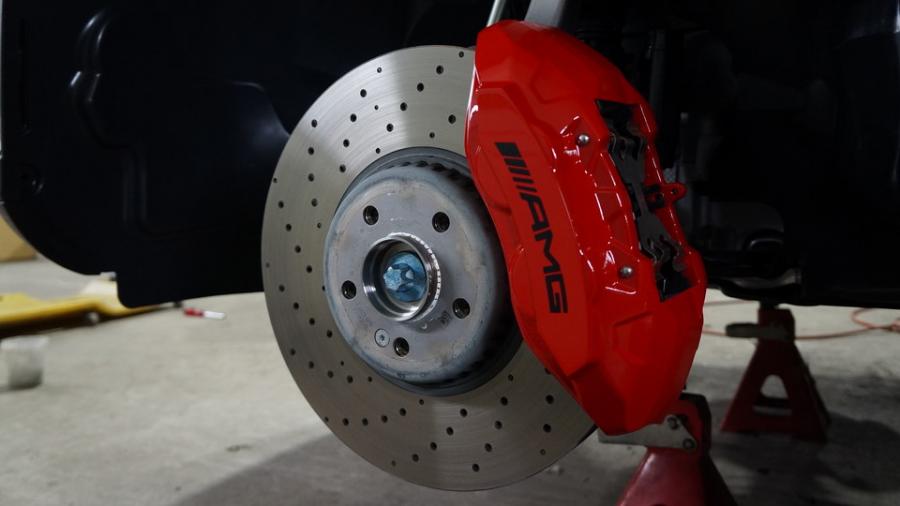 キャリパー塗装施工事例：ベンツGLCクーペ　キャリパー塗装COLOR:#001 Italian losso solid IMG9_2261_R6bpm9_sub1.jpg