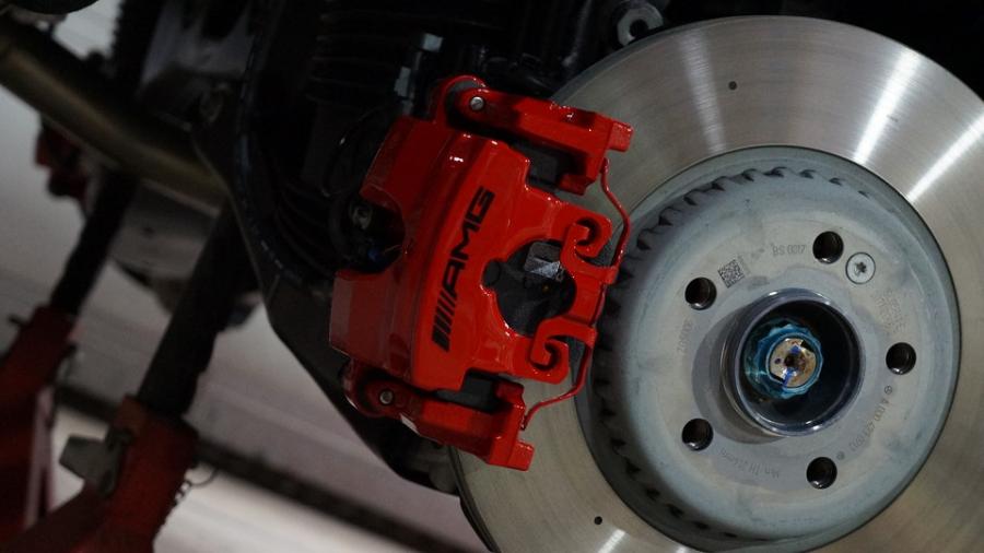 キャリパー塗装施工事例：ベンツGLCクーペ　キャリパー塗装COLOR:#001 Italian losso solid IMG9_2261_R6bpm9_sub2.jpg