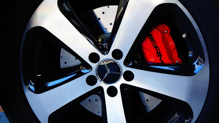 キャリパー塗装施工事例：ベンツGLCクーペ　キャリパー塗装COLOR:#001 Italian losso solid IMG9_2261_R6bpm9_sub3.jpg