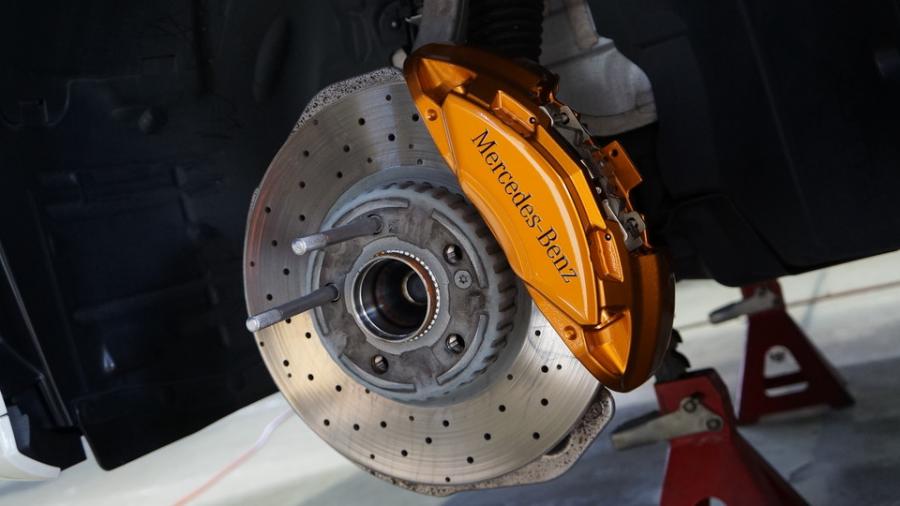 キャリパー塗装施工事例：ベンツEクラスワゴン　キャリパー塗装COLOR:#030 Royal art pearl orange gold IMG9_2262_Vuixud_sub1.jpg