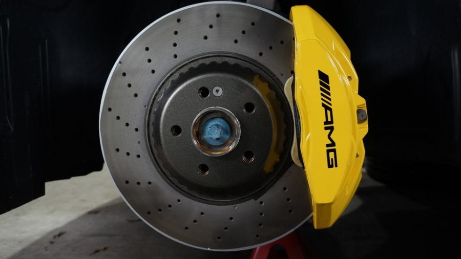 キャリパー塗装施工事例：ベンツCLS53AMG　キャリパー塗装＆ローター塗装COLOR:#002 giallo modena、#004 Blast light gray metalic IMG9_2300_QH43LJ_sub1.jpg