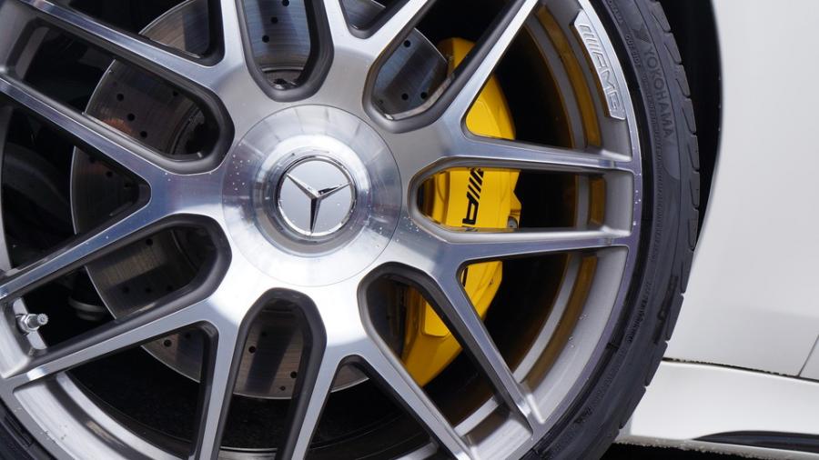 キャリパー塗装施工事例：ベンツCLS53AMG　キャリパー塗装＆ローター塗装COLOR:#002 giallo modena、#004 Blast light gray metalic IMG9_2300_QH43LJ_sub3.jpg