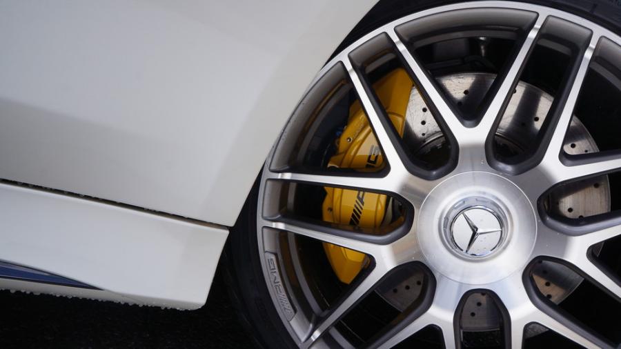 キャリパー塗装施工事例：ベンツCLS53AMG　キャリパー塗装＆ローター塗装COLOR:#002 giallo modena、#004 Blast light gray metalic IMG9_2300_QH43LJ_sub4.jpg