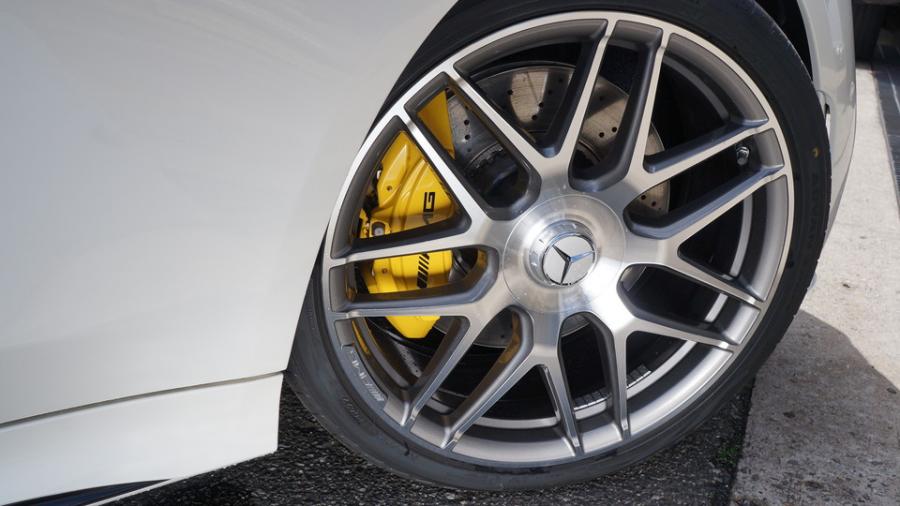 キャリパー塗装施工事例：ベンツCLS53AMG　キャリパー塗装＆ローター塗装COLOR:#002 giallo modena、#004 Blast light gray metalic IMG9_2300_QH43LJ_sub6.jpg