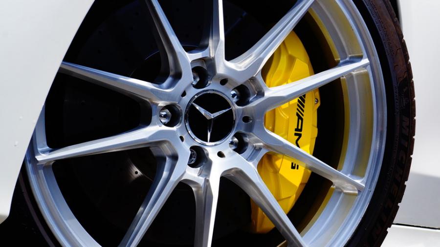 キャリパー塗装施工事例：ベンツC43AMG　キャリパー塗装COLOR:#002 giallo modena IMG9_2316_iXKC3N_sub4.jpg