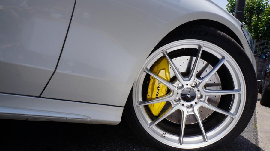 キャリパー塗装施工事例：ベンツC43AMG　キャリパー塗装COLOR:#002 giallo modena IMG9_2316_iXKC3N_sub5.jpg