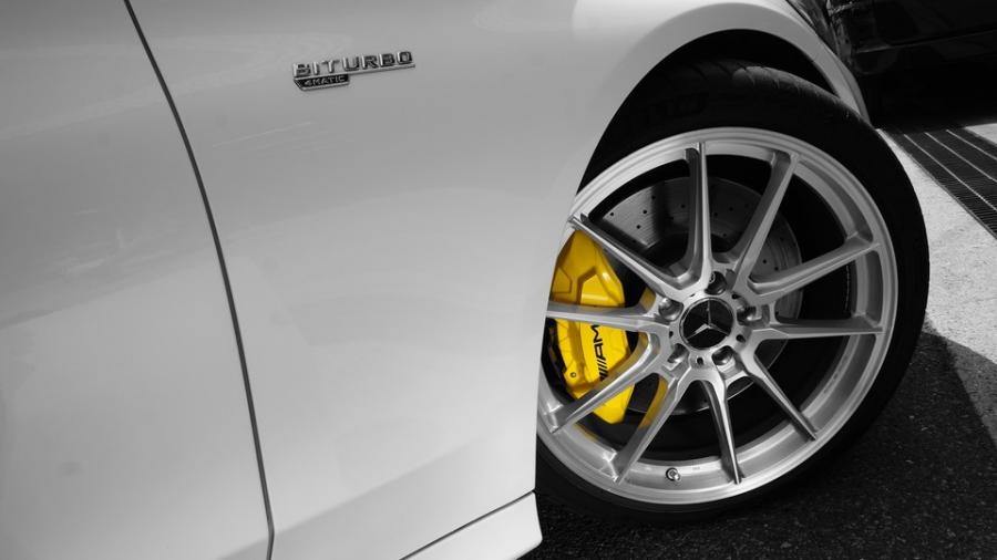 キャリパー塗装施工事例：ベンツC43AMG　キャリパー塗装COLOR:#002 giallo modena IMG9_2316_iXKC3N_sub7.jpg