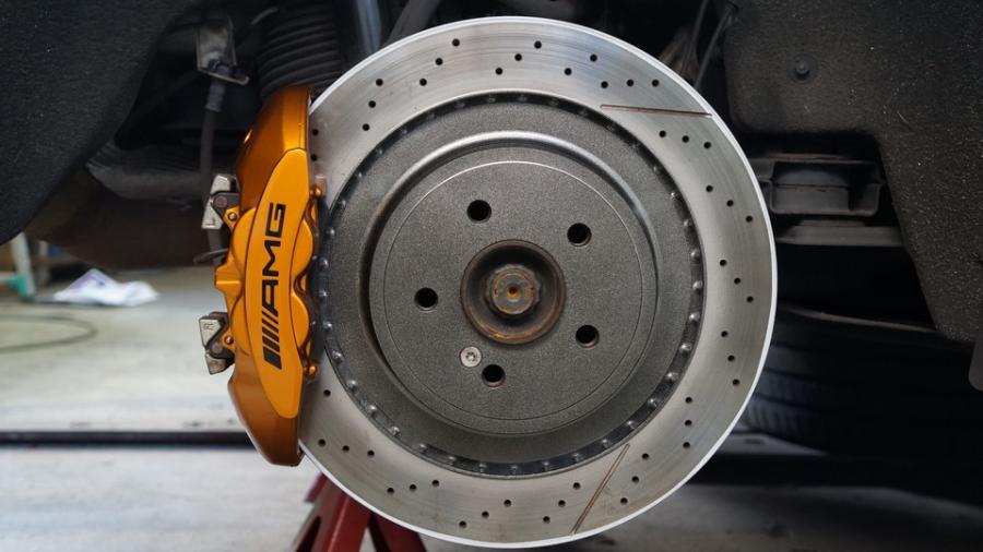 キャリパー塗装施工事例：ベンツCLS36AMGｼｭｰﾃｨﾝｸﾞﾌﾞﾚｰｸ　キャリパー塗装COLOR:#030 Royal art pearl orange gold　ローター塗装COLOR:#004 Blast light gray metalic IMG9_2330_QHQmv9_sub2.jpg