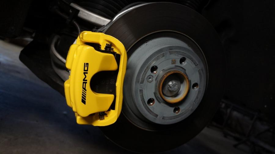 キャリパー塗装施工事例：ベンツGLS400ｄ　キャリパー塗装ＣＯＬＯＲ：#002 giallo modena IMG9_2332_8t7uje_sub2.jpg