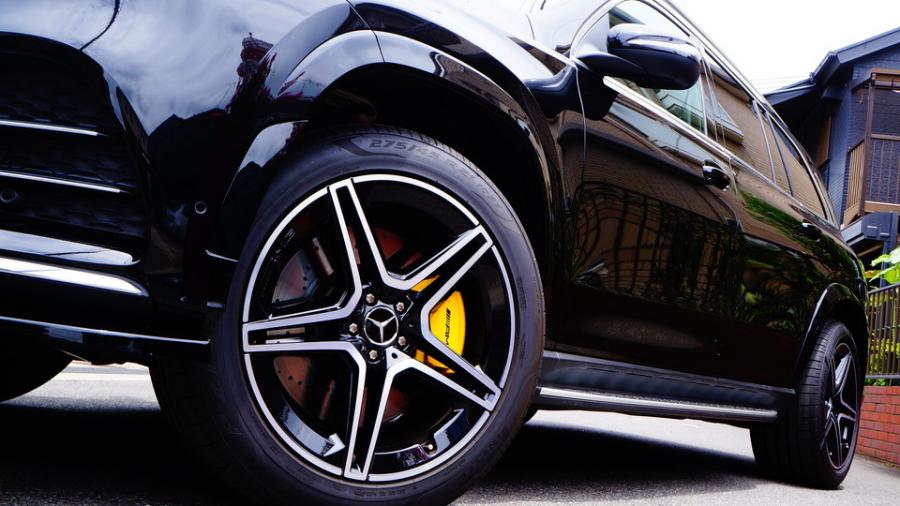 キャリパー塗装施工事例：ベンツGLS400ｄ　キャリパー塗装ＣＯＬＯＲ：#002 giallo modena IMG9_2332_8t7uje_sub3.jpg