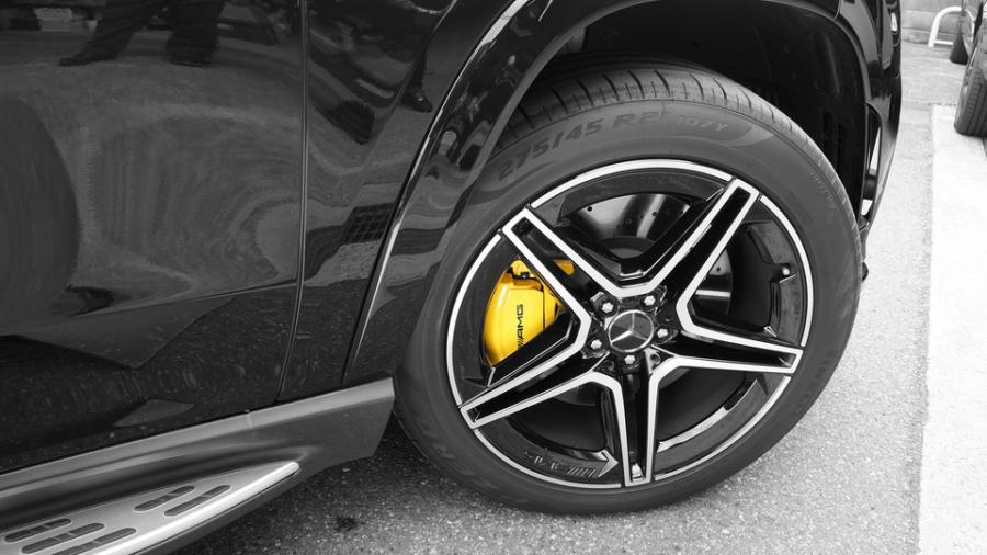 キャリパー塗装施工事例：ベンツGLS400ｄ　キャリパー塗装ＣＯＬＯＲ：#002 giallo modena IMG9_2332_8t7uje_sub8.jpg