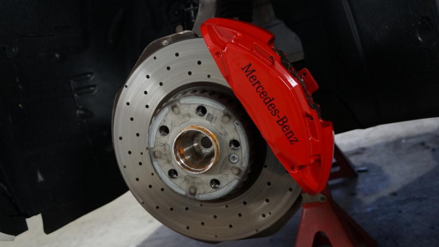 キャリパー塗装施工事例：ベンツCクラスW205　キャリパー塗装COLOR:#001 Italian losso solid IMG9_2333_ZvWshx_sub1.jpg
