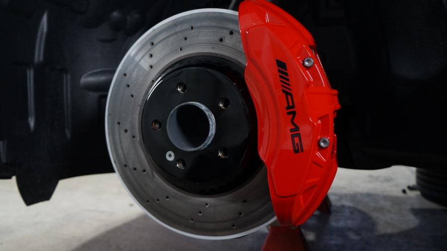 キャリパー塗装施工事例：ベンツC220d　キャリパー塗装COLOR:#001 Italian losso solid IMG9_2336_LuqrDq_sub1.jpg