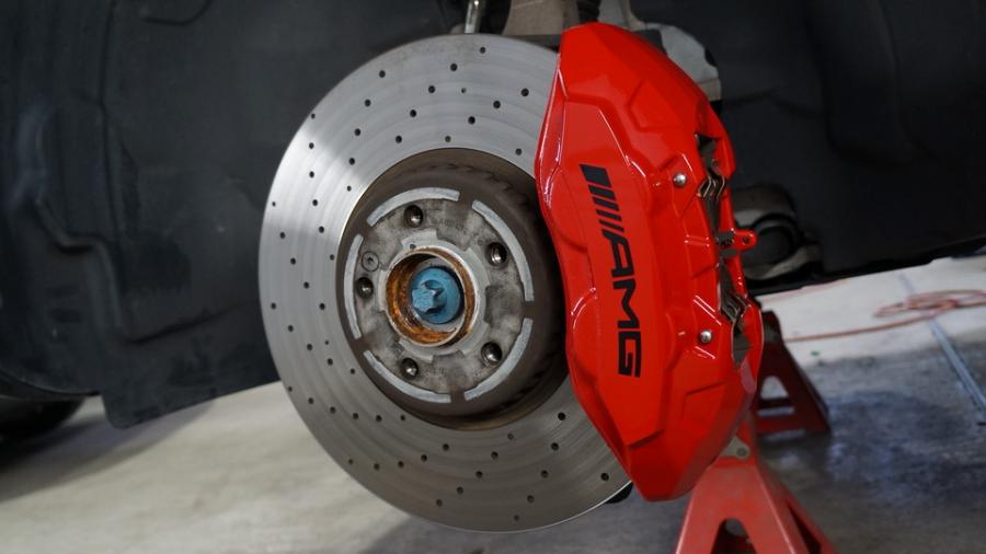 キャリパー塗装施工事例：ベンツGLC43AMG　キャリパー塗装COLOR:#001 Italian losso solid IMG9_2338_rXxJZo_sub1.jpg