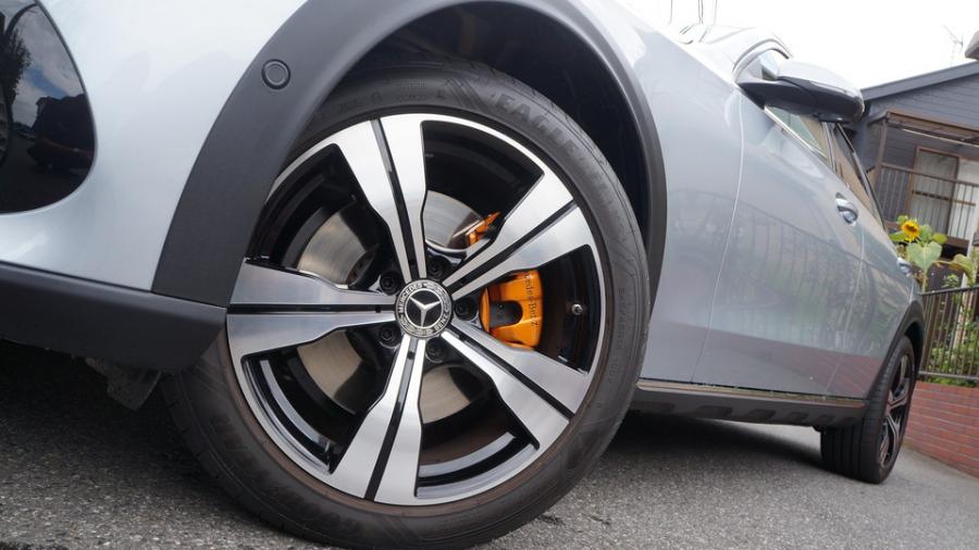 キャリパー塗装施工事例：ベンツEクラスオールロード　キャリパー塗装COLOR:#030 Royal art pearl orange gold　D-DASHブレーキパット装着 IMG9_2343_wBCIG9_sub3.jpg