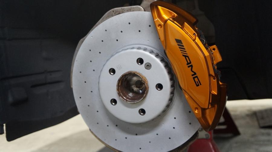 キャリパー塗装施工事例：ベンツCクラス　キャリパー塗装COLOR:#030 Royal art pearl orange gold　D-DASH低ダストブレーキパット装着 IMG9_2348_tqNYJf_sub1.jpg