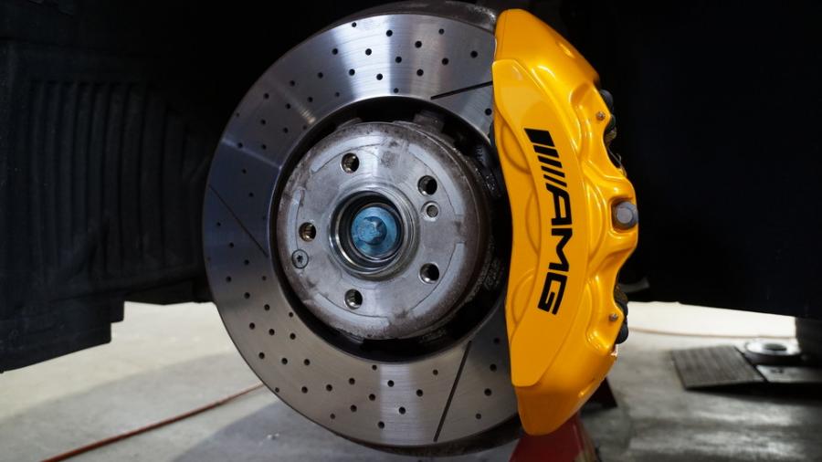 キャリパー塗装施工事例：ベンツGT53　キャリパー塗装COLOR:#021 california sunshinne yellow IMG9_2354_Xkaycw_sub1.jpg