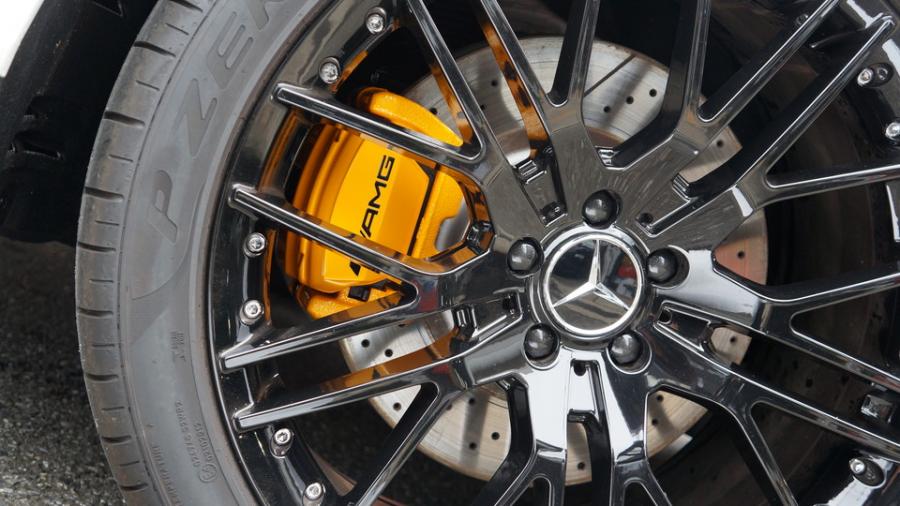 キャリパー塗装施工事例：ベンツGT53　キャリパー塗装COLOR:#021 california sunshinne yellow IMG9_2354_Xkaycw_sub8.jpg