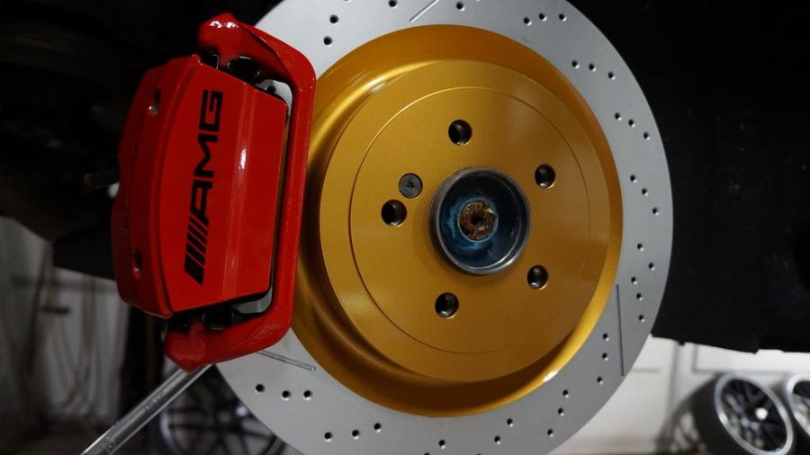 キャリパー塗装施工事例：ベンツS65AMG　キャリパー塗装COLOR:#001 Italian losso solid　ローター塗装COLOR:#003 Tokyo midnight gold IMG9_2363_scghr8_sub2.jpg