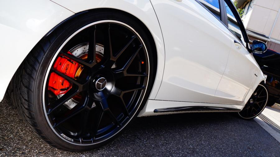 キャリパー塗装施工事例：ベンツS65AMG　キャリパー塗装COLOR:#001 Italian losso solid　ローター塗装COLOR:#003 Tokyo midnight gold IMG9_2363_scghr8_sub6.jpg