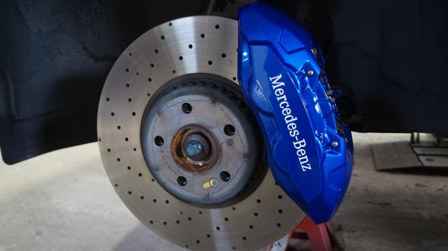 キャリパー塗装施工事例：ベンツGLC250　キャリパー塗装COLOR:#1115 Deep marine blue　ディクセルMタイプパット装着 IMG9_2376_3VVGOA_sub1.jpg