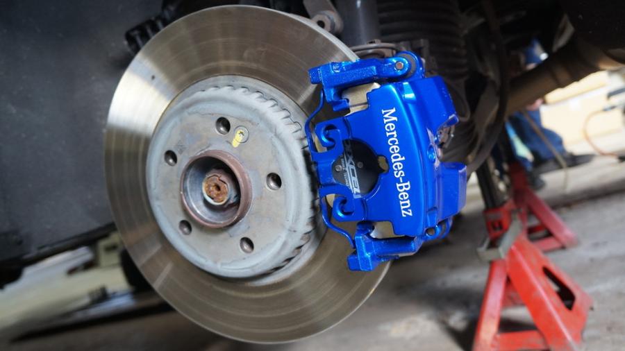 キャリパー塗装施工事例：ベンツGLC250　キャリパー塗装COLOR:#1115 Deep marine blue　ディクセルMタイプパット装着 IMG9_2376_3VVGOA_sub2.jpg