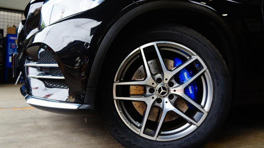 キャリパー塗装施工事例：ベンツGLC250　キャリパー塗装COLOR:#1115 Deep marine blue　ディクセルMタイプパット装着 IMG9_2376_3VVGOA_sub5.jpg