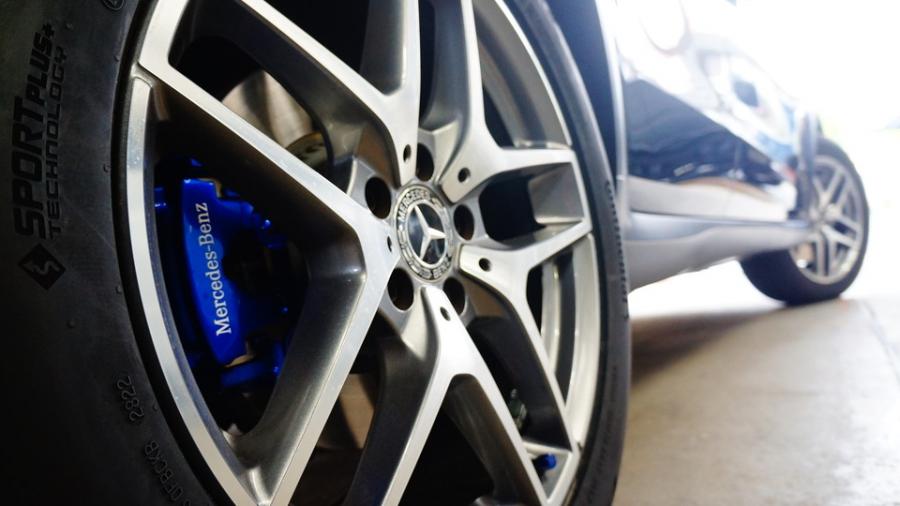 キャリパー塗装施工事例：ベンツGLC250　キャリパー塗装COLOR:#1115 Deep marine blue　ディクセルMタイプパット装着 IMG9_2376_3VVGOA_sub7.jpg