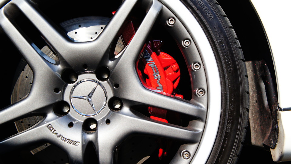 キャリパー塗装施工事例：W211ベンツE63AMGキャリパー 塗装色：	#011 royal flash candy red IMG9_605_oEW9lj_sub3.jpg