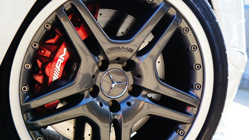 キャリパー塗装施工事例：W211ベンツE63AMGキャリパー 塗装色：	#011 royal flash candy red IMG9_605_oEW9lj_sub4.jpg