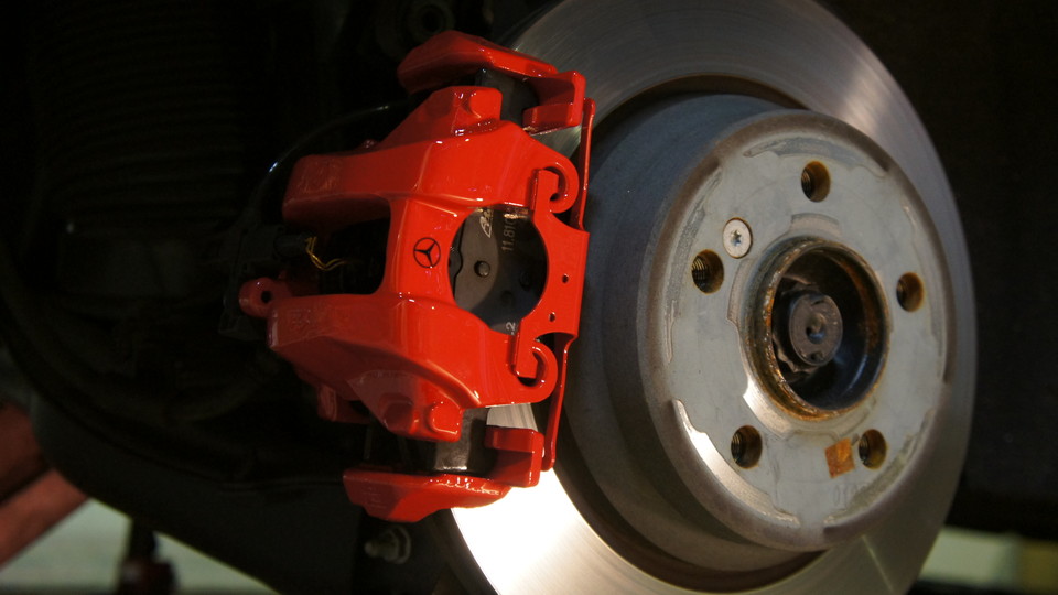 キャリパー塗装施工事例：ベンツCLS350シューティングブレーク純正キャリパー塗装　カラー：	#001 Italian losso solid＆D-DASHダストダウンブレーキパット装着 IMG9_664_2ysO8J_sub2.jpg