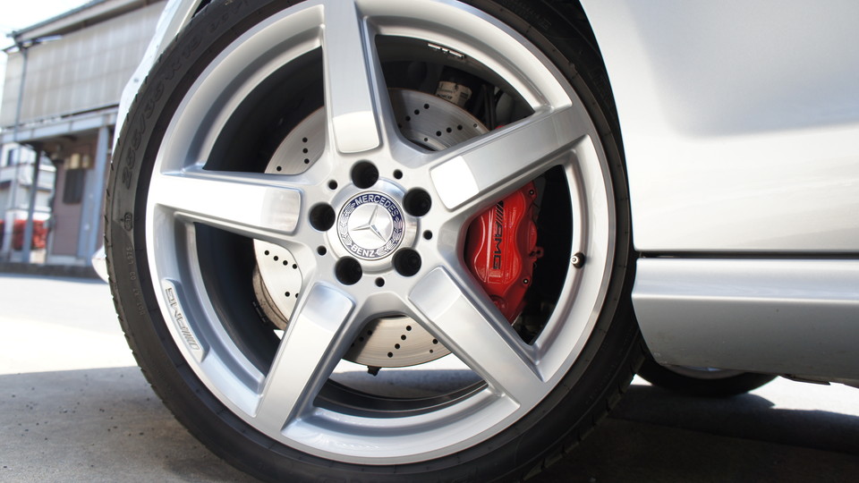 キャリパー塗装施工事例：ベンツCLS350シューティングブレーク純正キャリパー塗装　カラー：	#001 Italian losso solid＆D-DASHダストダウンブレーキパット装着 IMG9_664_2ysO8J_sub3.jpg