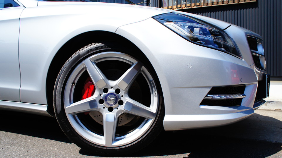 キャリパー塗装施工事例：ベンツCLS350シューティングブレーク純正キャリパー塗装　カラー：	#001 Italian losso solid＆D-DASHダストダウンブレーキパット装着 IMG9_664_2ysO8J_sub4.jpg