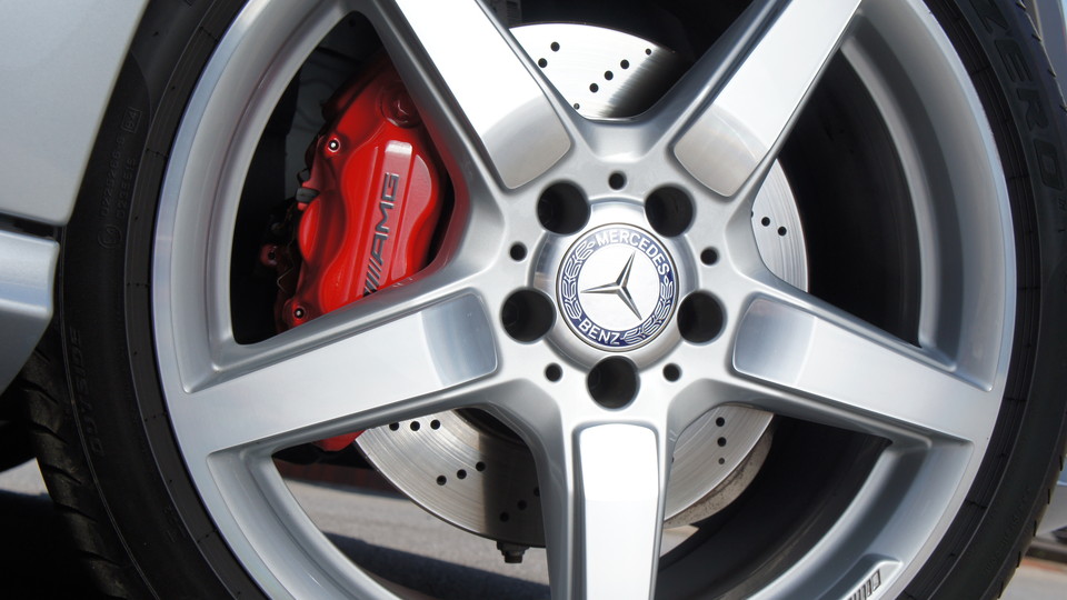 キャリパー塗装施工事例：ベンツCLS350シューティングブレーク純正キャリパー塗装　カラー：	#001 Italian losso solid＆D-DASHダストダウンブレーキパット装着 IMG9_664_2ysO8J_sub6.jpg