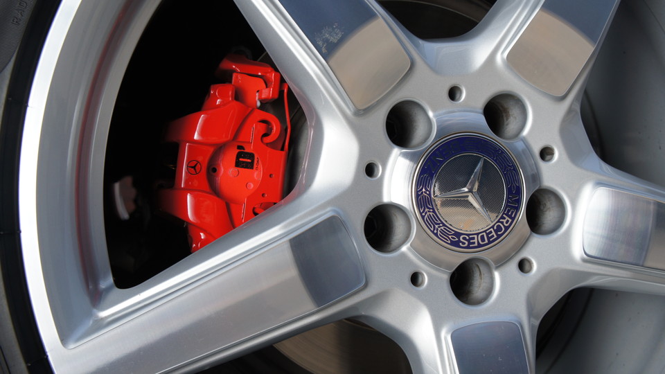 キャリパー塗装施工事例：ベンツCLS350シューティングブレーク純正キャリパー塗装　カラー：	#001 Italian losso solid＆D-DASHダストダウンブレーキパット装着 IMG9_664_2ysO8J_sub7.jpg