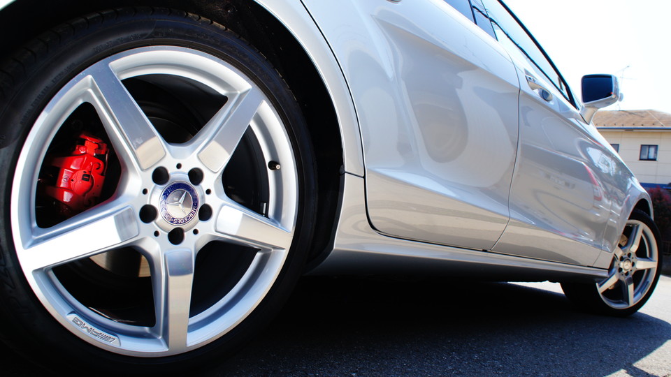 キャリパー塗装施工事例：ベンツCLS350シューティングブレーク純正キャリパー塗装　カラー：	#001 Italian losso solid＆D-DASHダストダウンブレーキパット装着 IMG9_664_2ysO8J_sub8.jpg